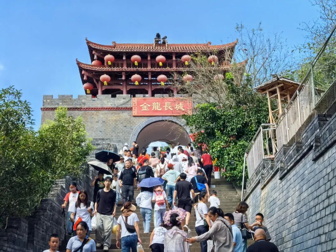 省尊龙凯时集团领导带队开展国庆、中秋“双节”安全检查并看望慰问一线干部职工